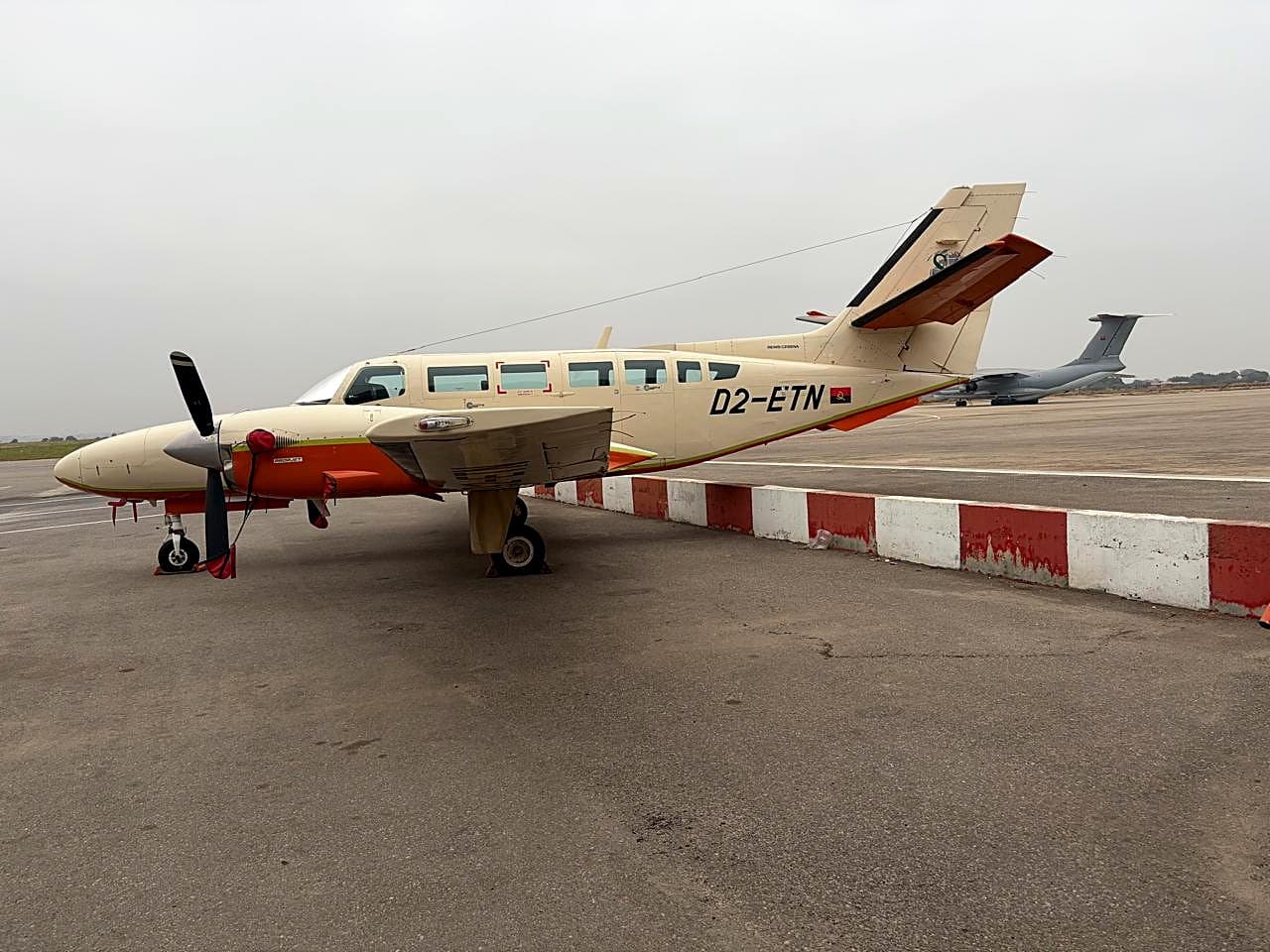 Cessna Reims F406 da SJL Aeronáutica na placa em Luanda